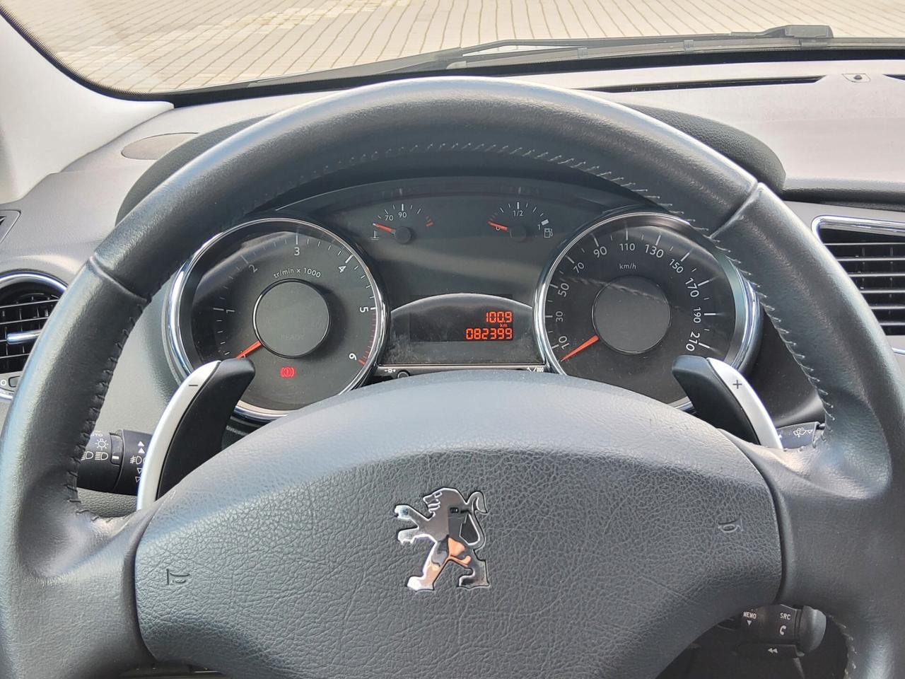 Peugeot 3008 1.6 e-HDi 112CV cambio robotizzato Stop&Start Allure