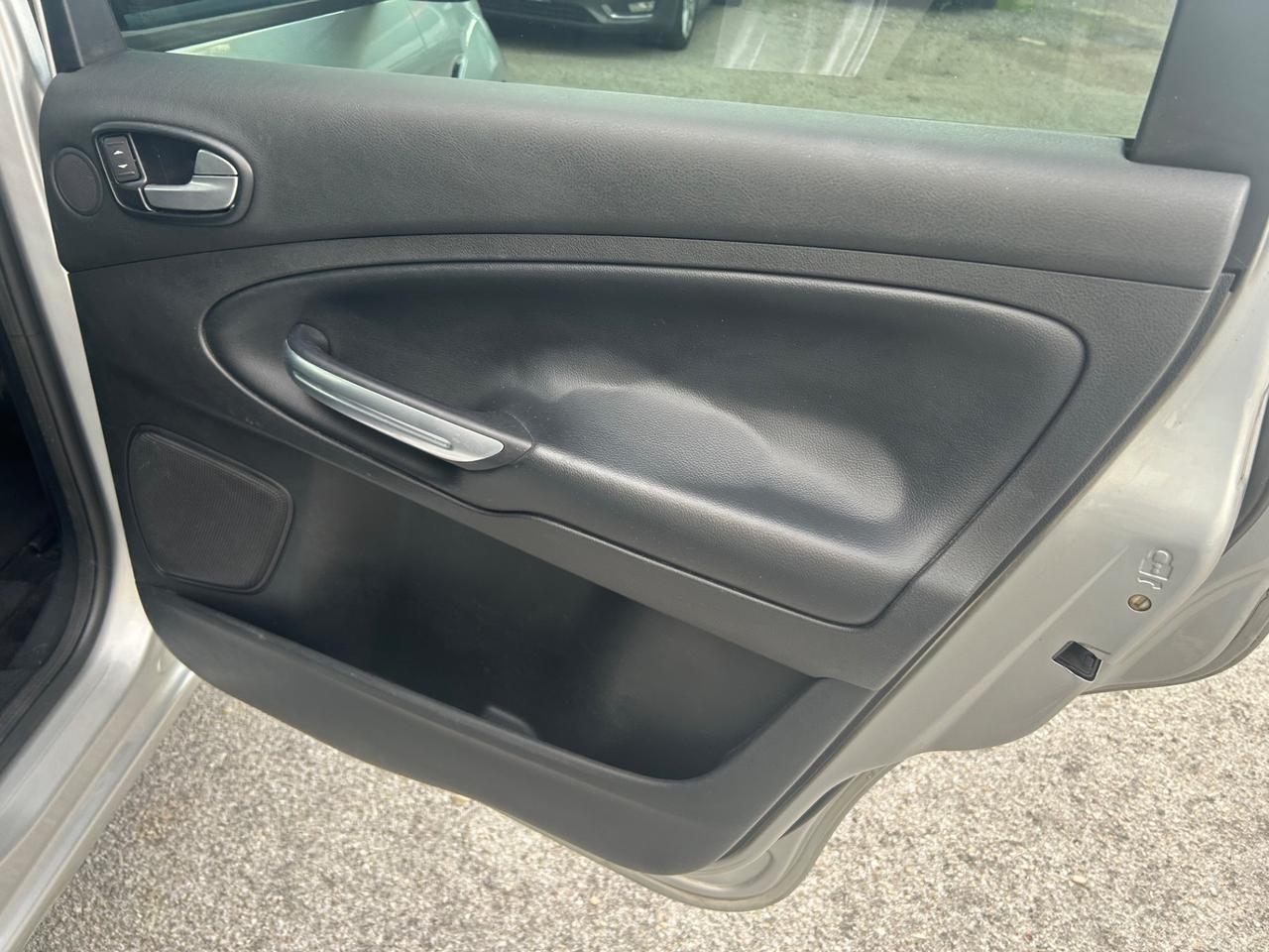 Ford S-Max 2.0 TDCi 140CV Titanium 7 Posti