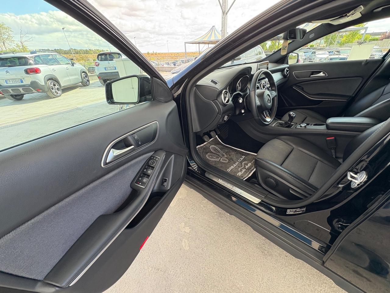 Mercedes-benz GLA 180 d Premium PARI AL NUOVO!