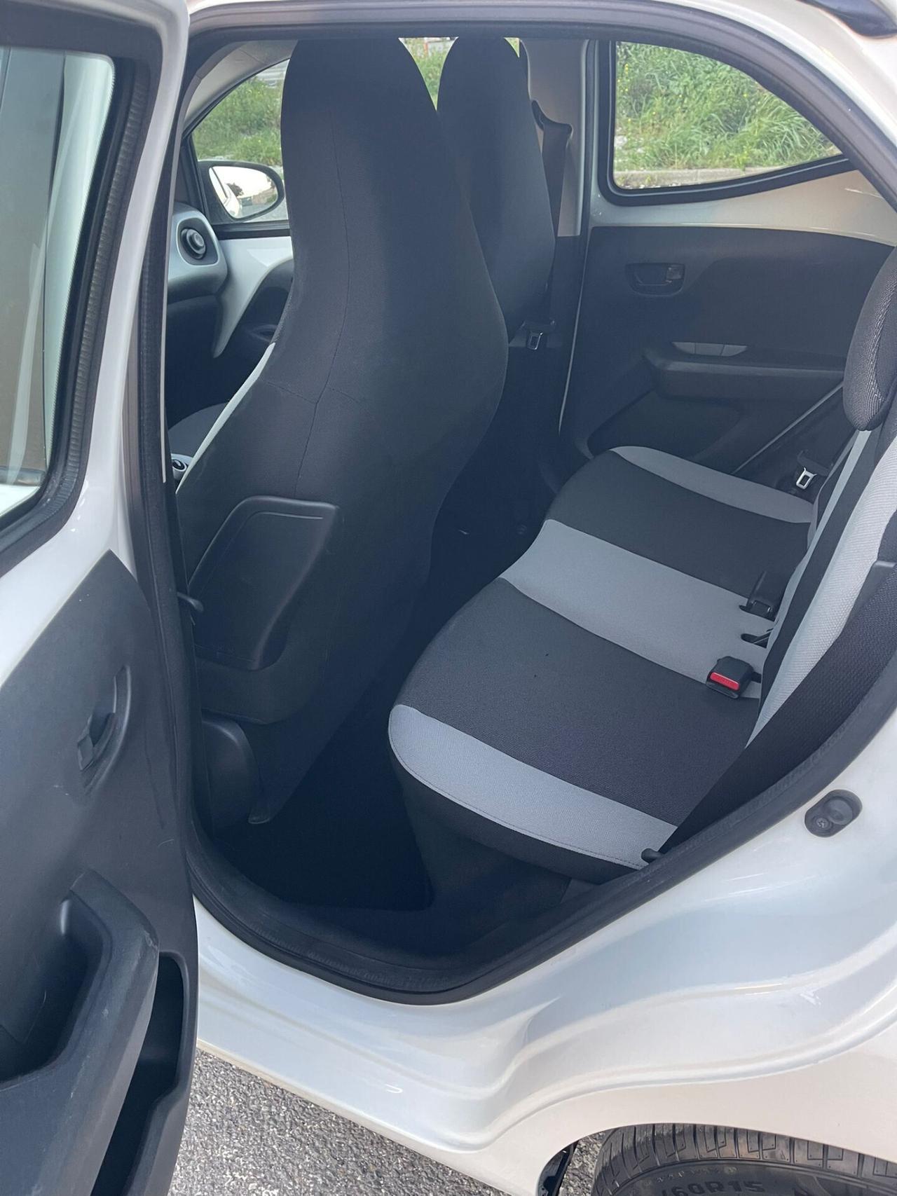 Toyota Aygo 1.0 VVT-i 69 CV 5 porte x-play