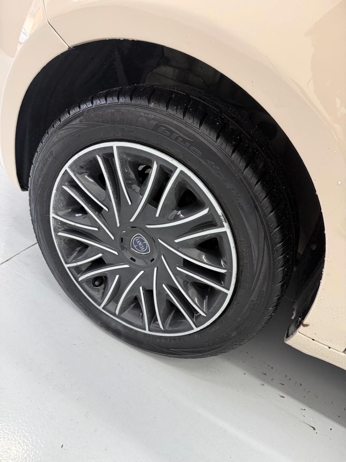 Lancia Ypsilon 1.0 FireFly 5 porte S&S Hybrid Ecochic Gold