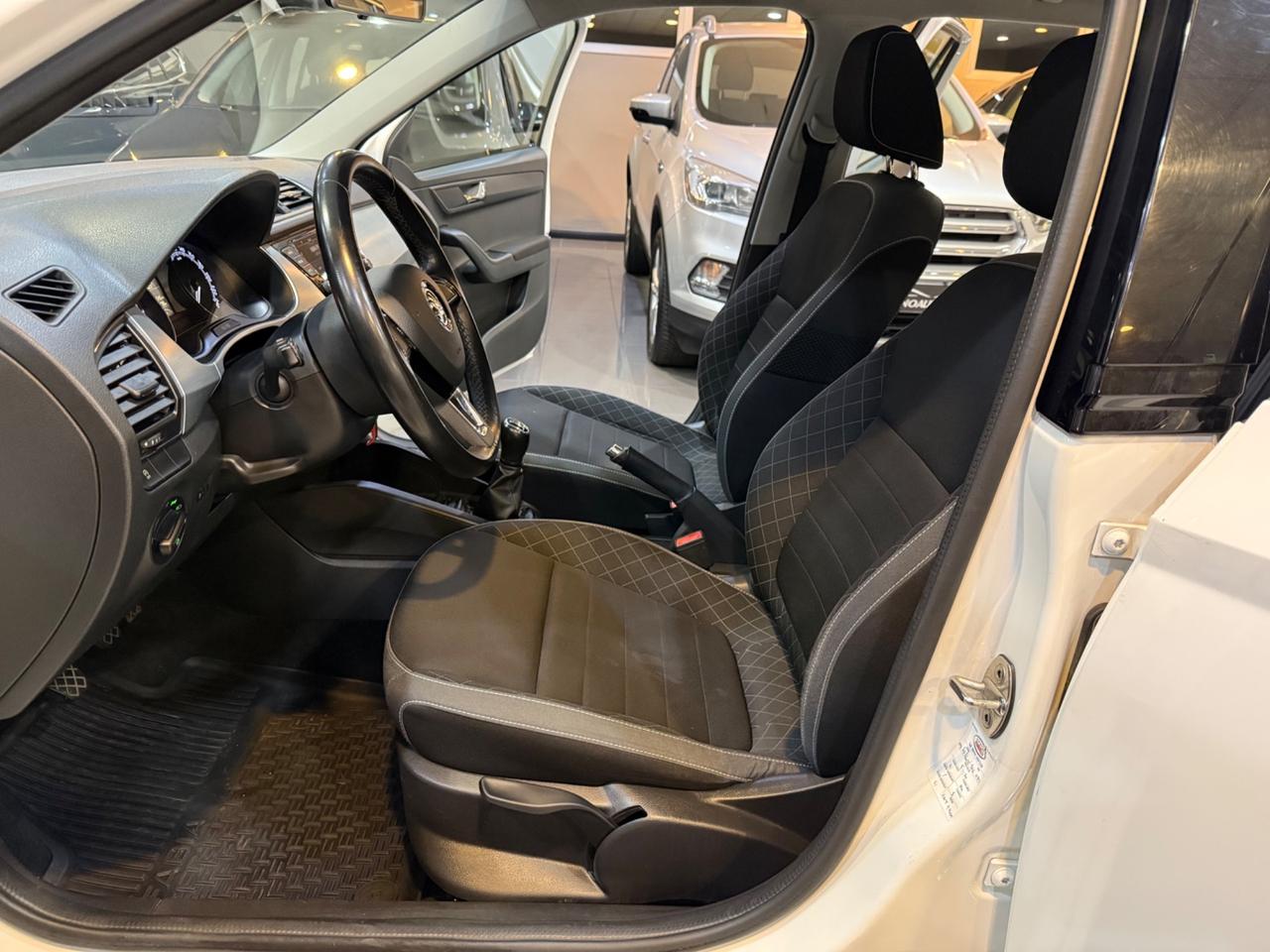 Skoda Fabia Berlina 1.0 mpi Business 75cv NEOPATENTATI !!