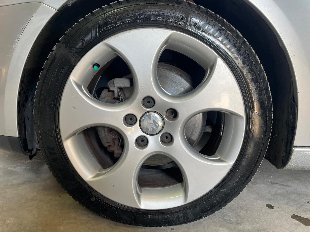 VOLKSWAGEN GOLF 2.0 SPORTLINE - NEOPATENTATI