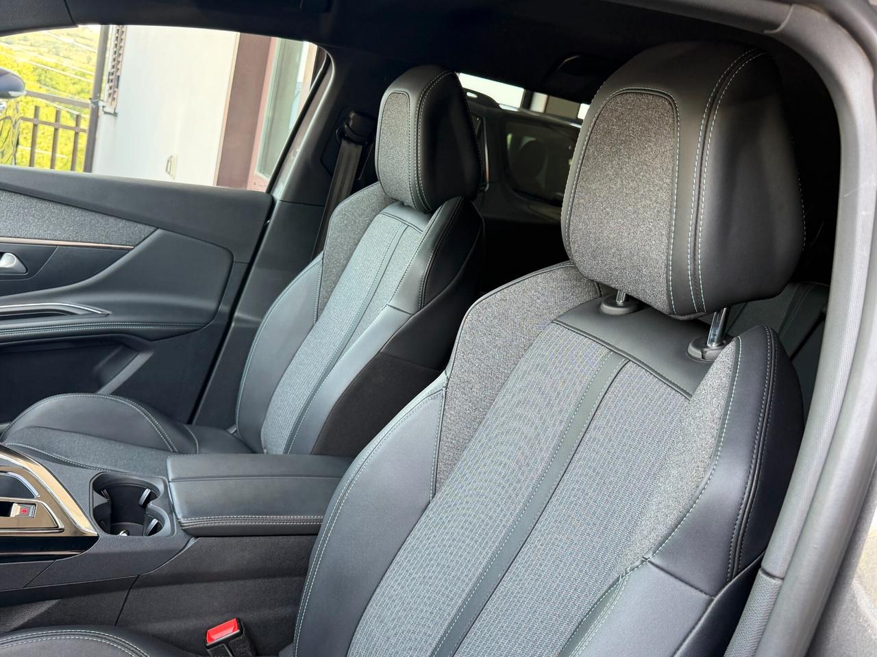 Peugeot 3008 1.5 BLUEHDI 130 cv. Eat8 ALLURE PACK (Nav)
