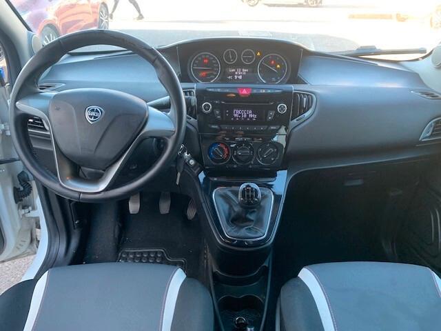 Lancia Ypsilon 1.3 MJT 95 CV 5 porte NEOPATENTATI