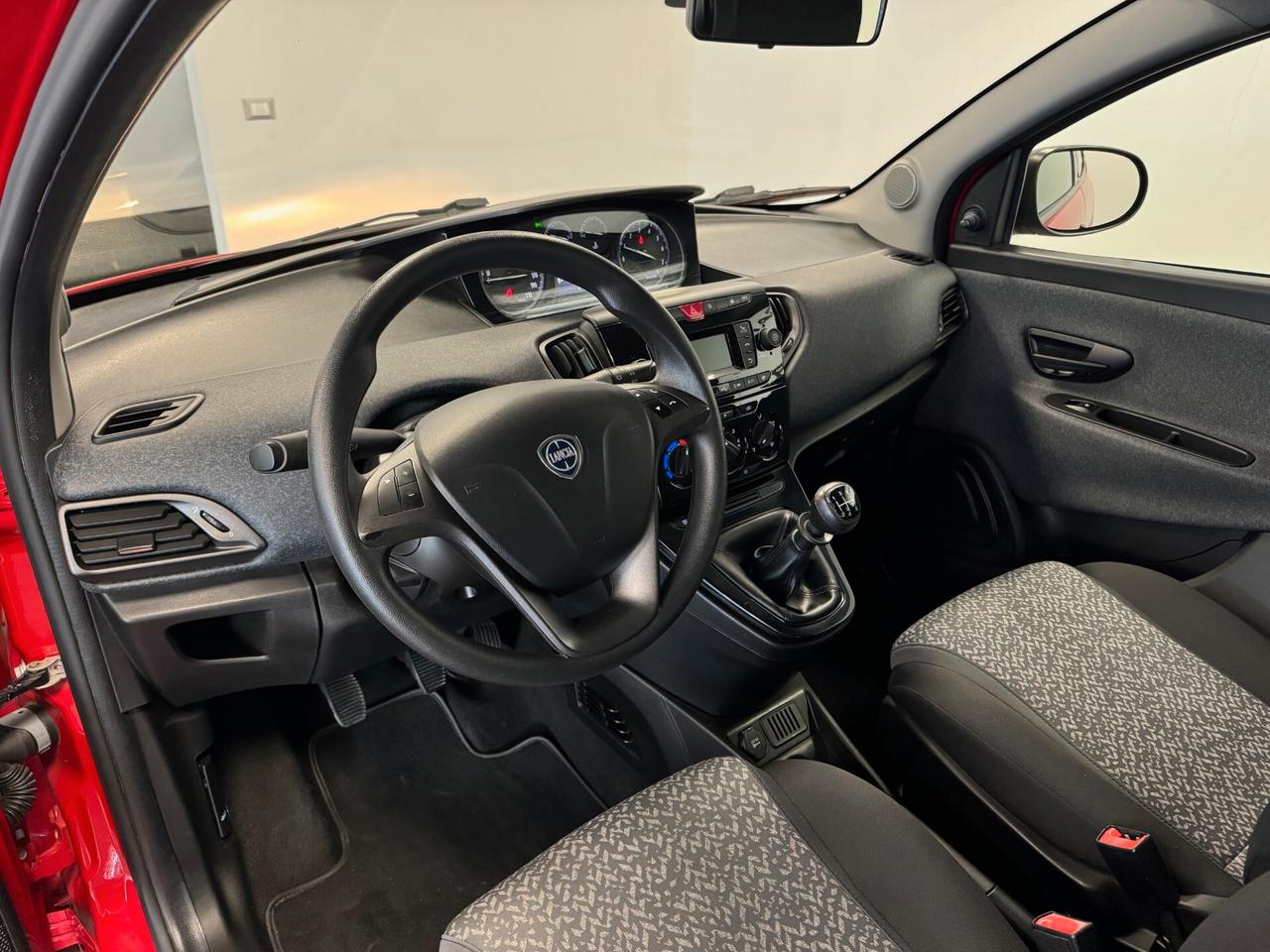 Lancia Ypsilon 1.2 69 CV 5 porte Elefantino 63.000 KM NEOPATENTATI