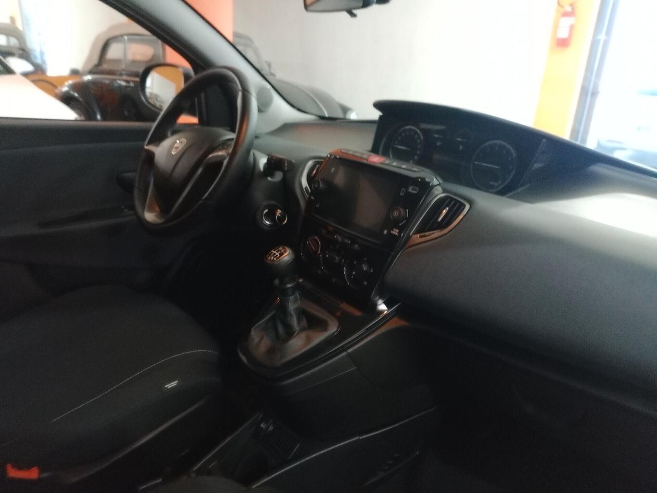 Lancia Ypsilon 1.0 FireFly 5 porte S&S Hybrid Gold