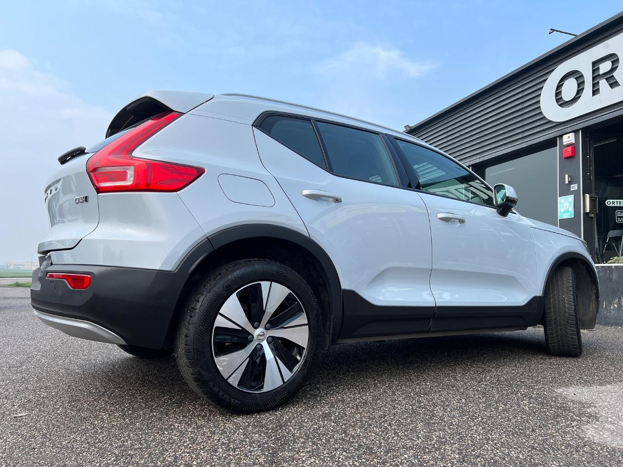 VOLVO XC40 D3 AWD Geartronic Momentum Pro IVA DEDUCIBILE
