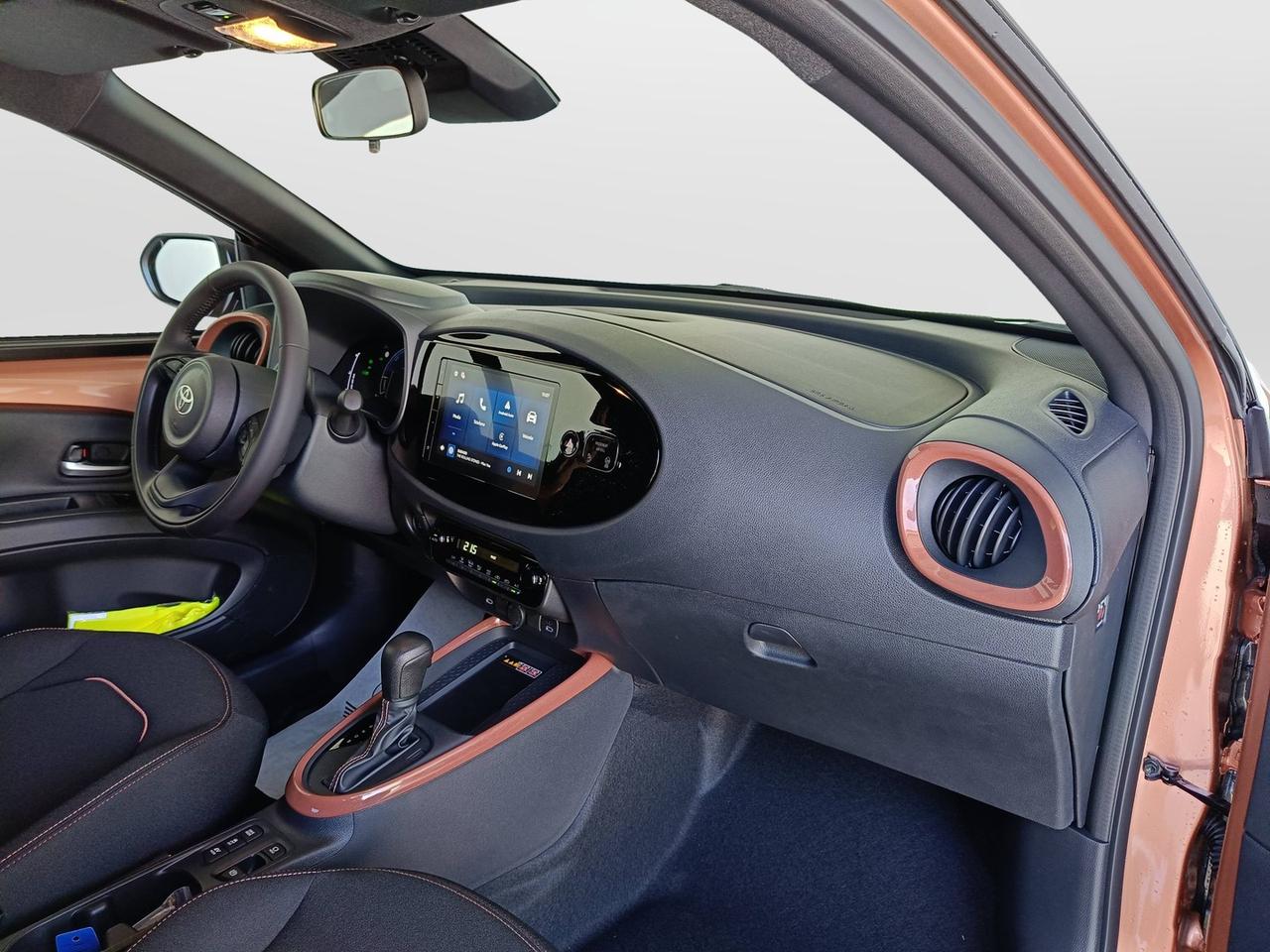 TOYOTA AYGO X HEV ICON MC26