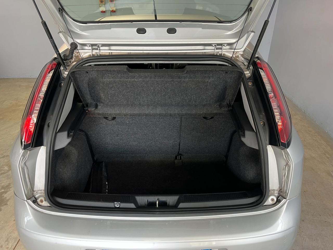 Fiat Punto 1.2cc LOUNGE 69cv EURO6B 5 P.TE - OK NEOPAT.