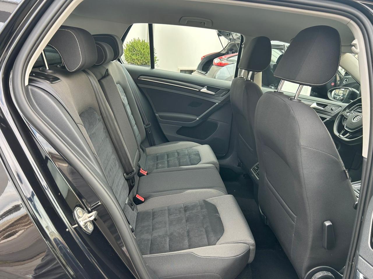 Volkswagen Golf 1.6 TDI 105 Cv DSG HIGHLINE-2013
