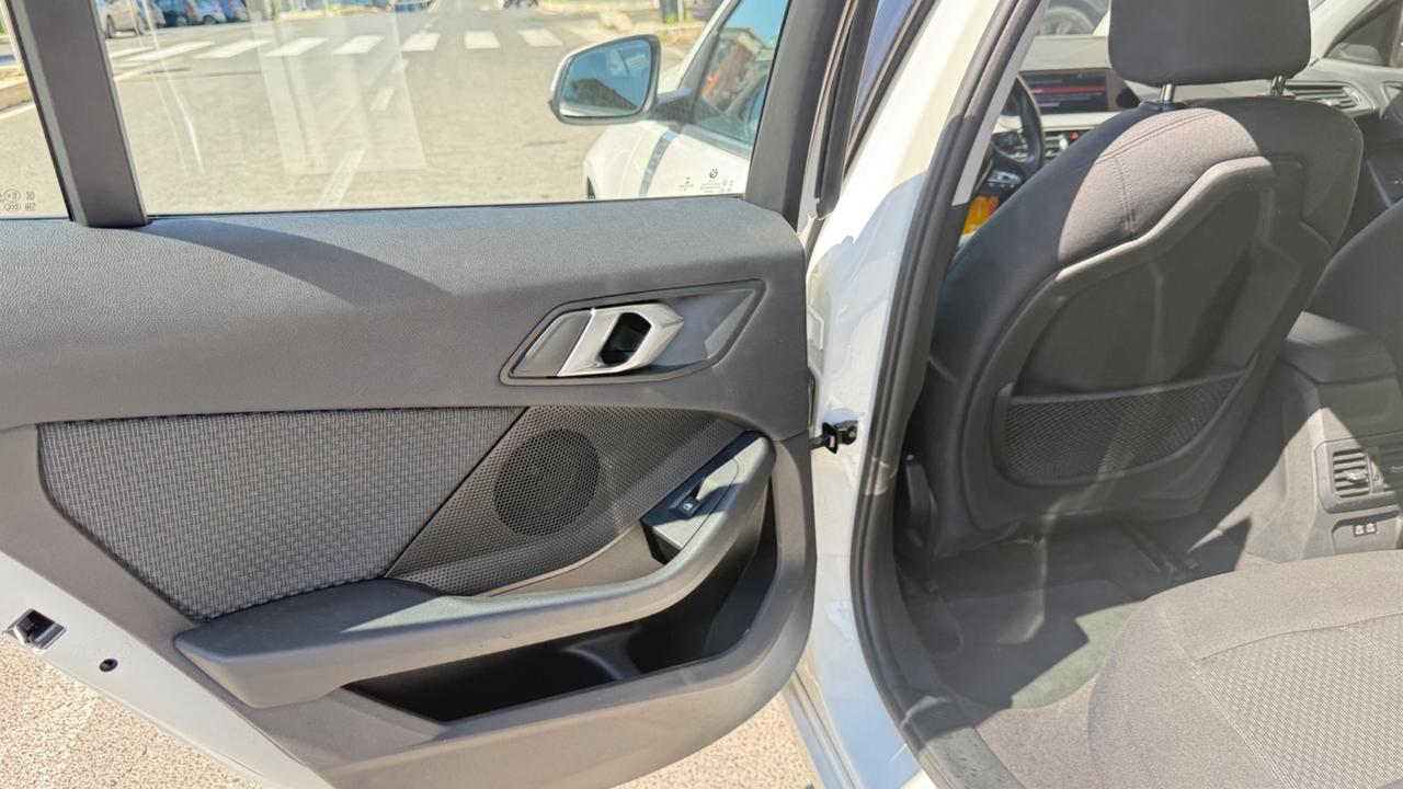 Bmw 118 118d 5p. Business Advantage LED NAVI CERCHI 18 PDC CLIMA AUTOMATICO