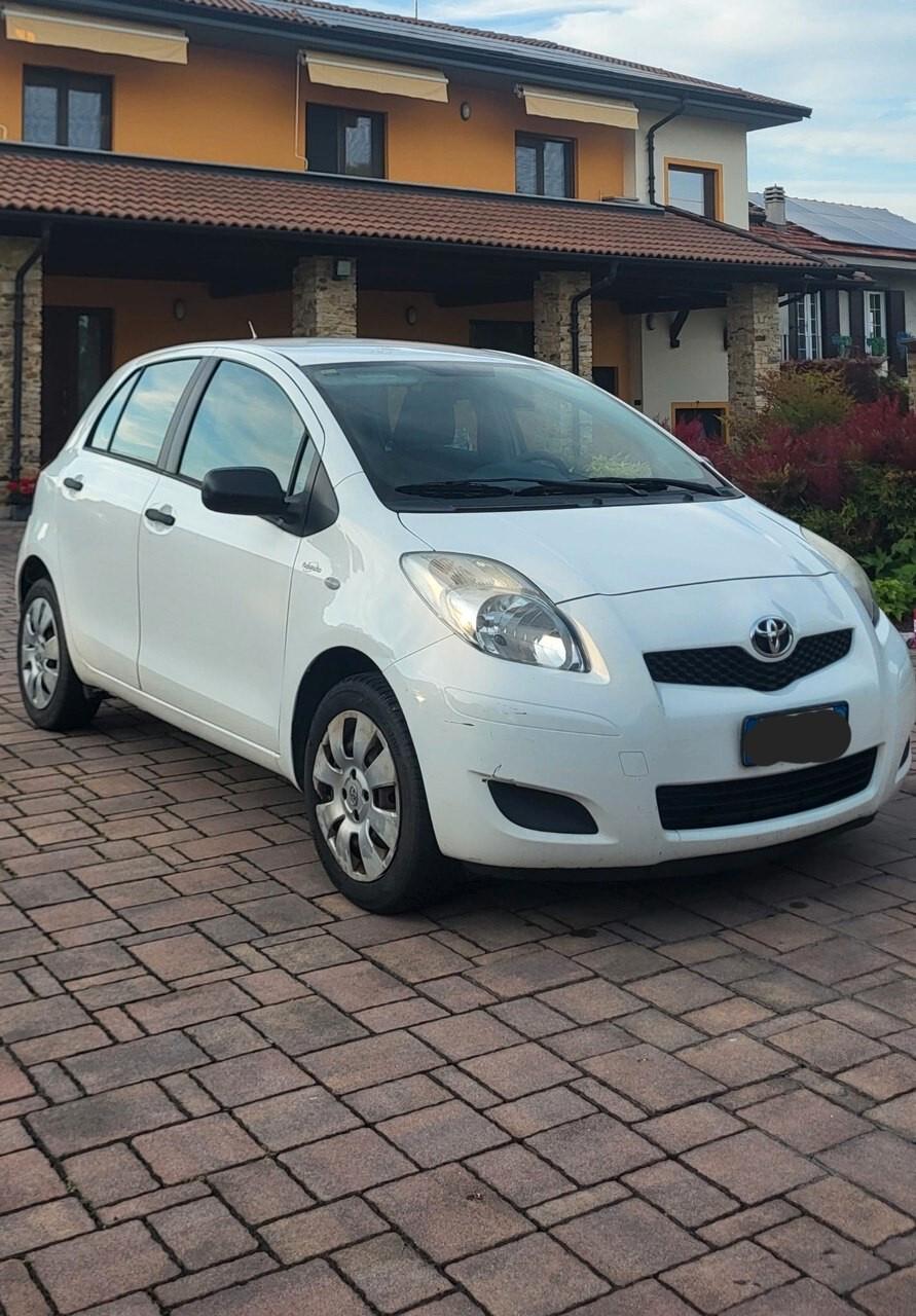 Toyota Yaris 1.0 5 porte