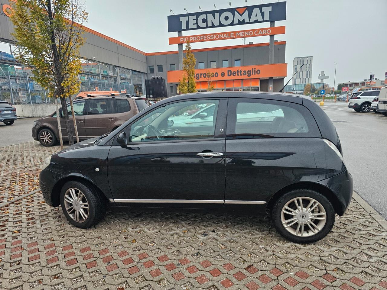 Lancia Ypsilon 1.3 MJT 75 CV Platino