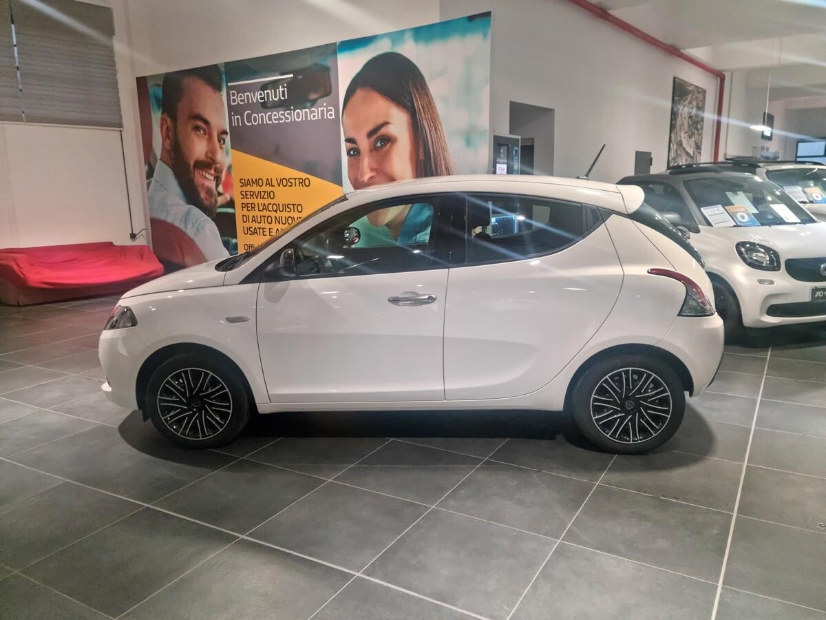 Lancia Ypsilon Gold 1.0 Hybrid 70cv AZIENDALE