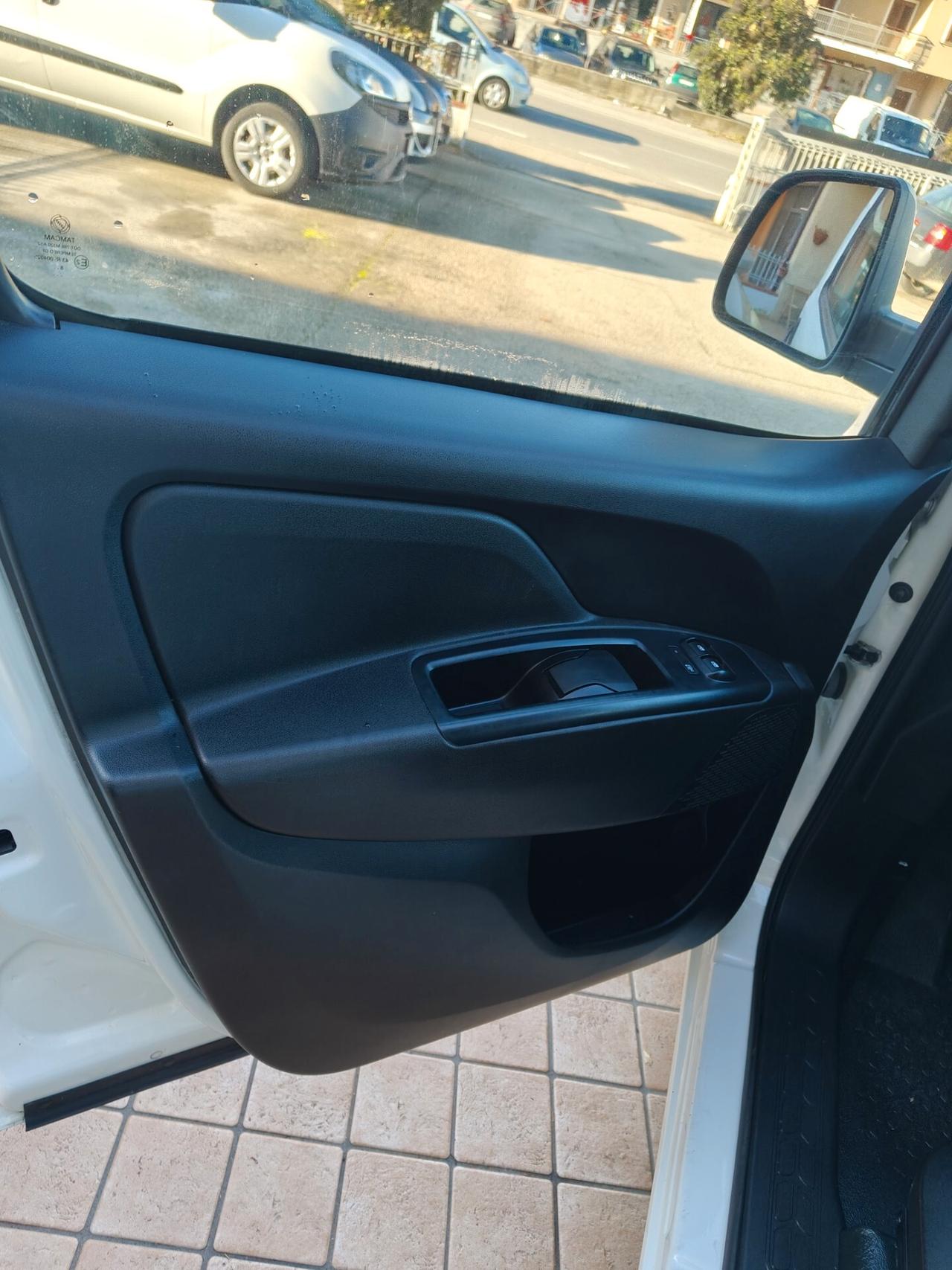 Fiat Doblo Doblò 1.6 MJT 105 PL-TN Cargo Maxi Lamierato PTT 750