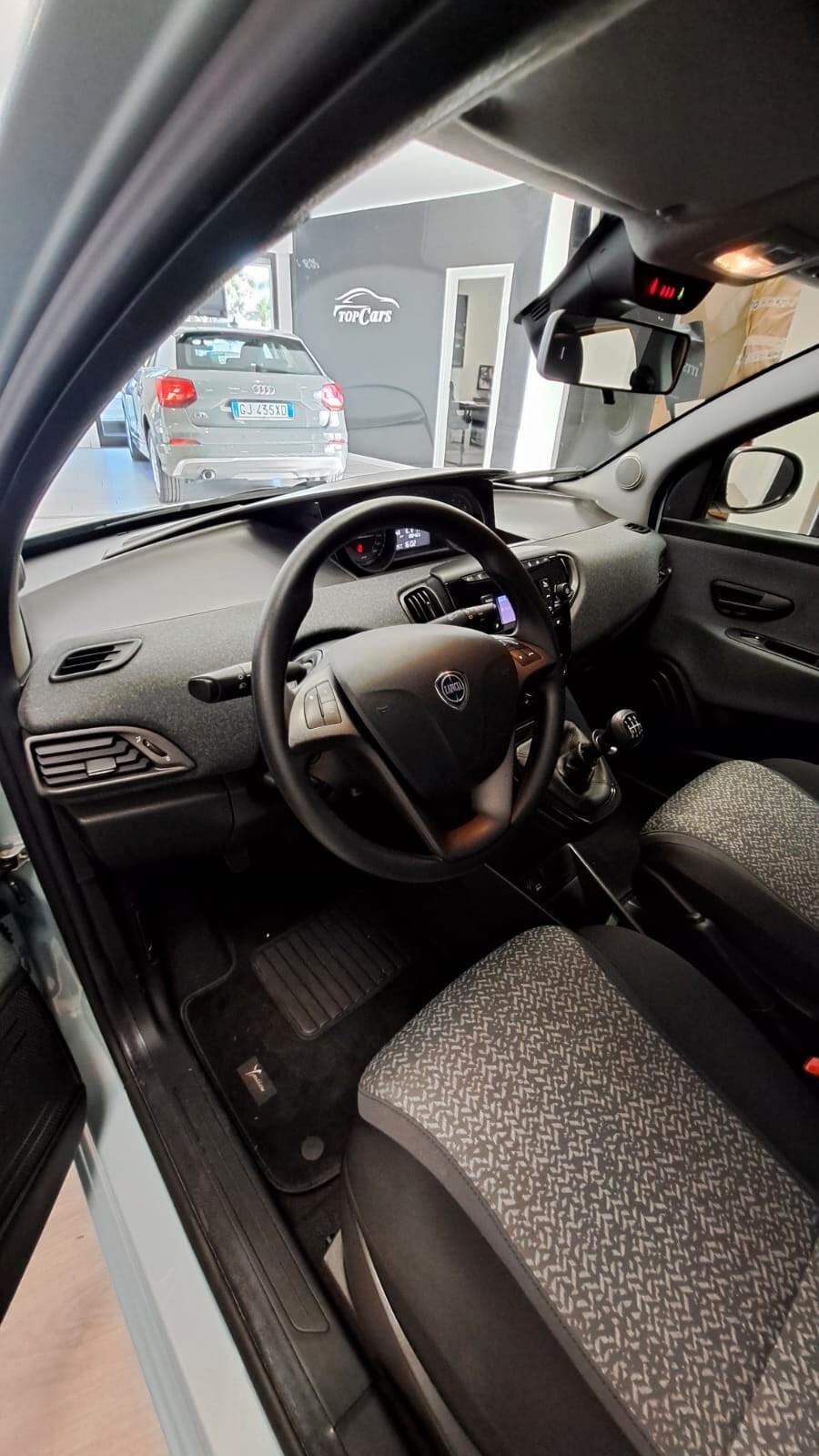 Lancia Ypsilon 1.0 FireFly 5 porte S&S Hybrid Platino