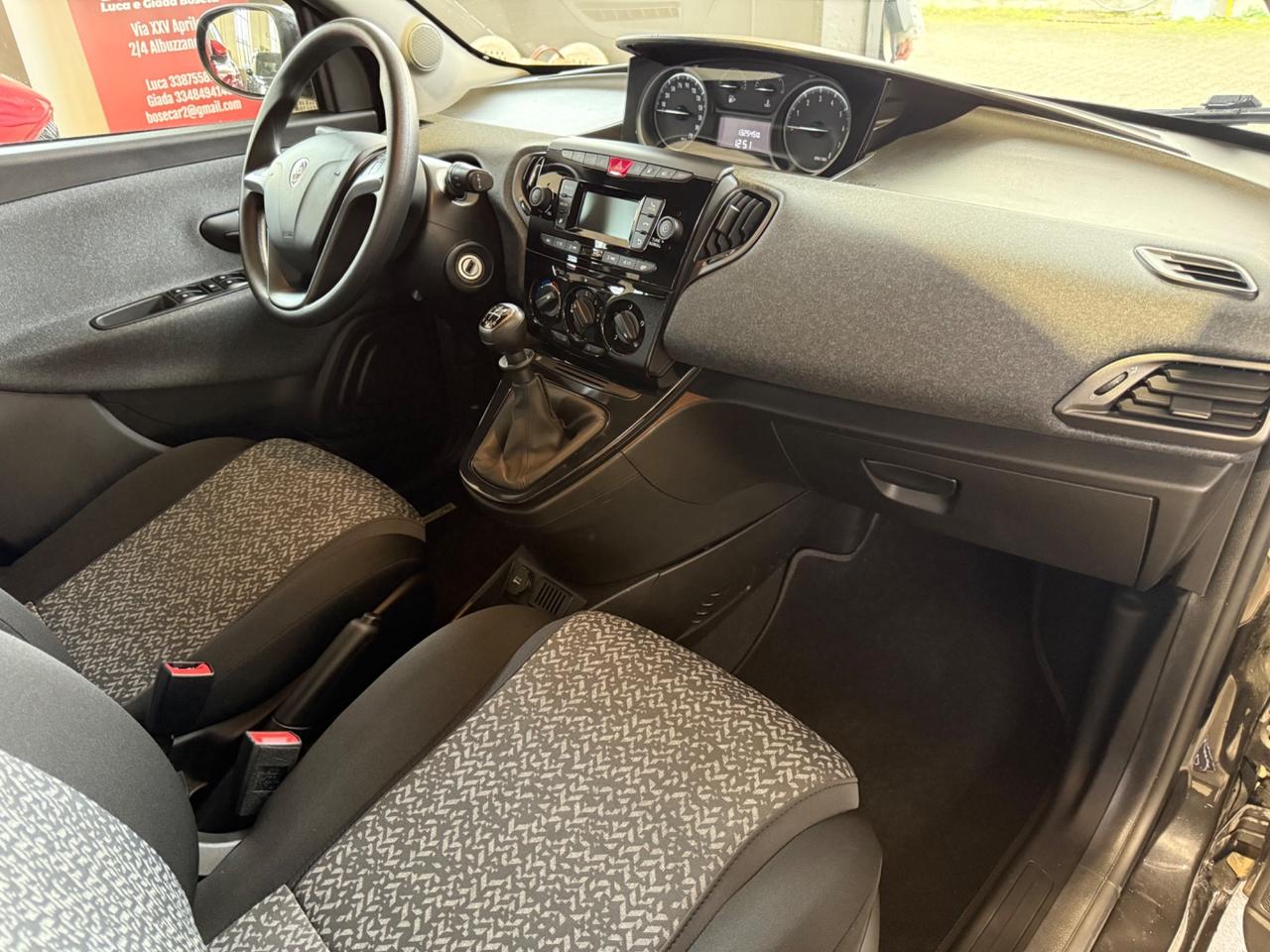 Lancia Ypsilon 1.2 69 CV 5 porte GPL Ecochic Black and Noir