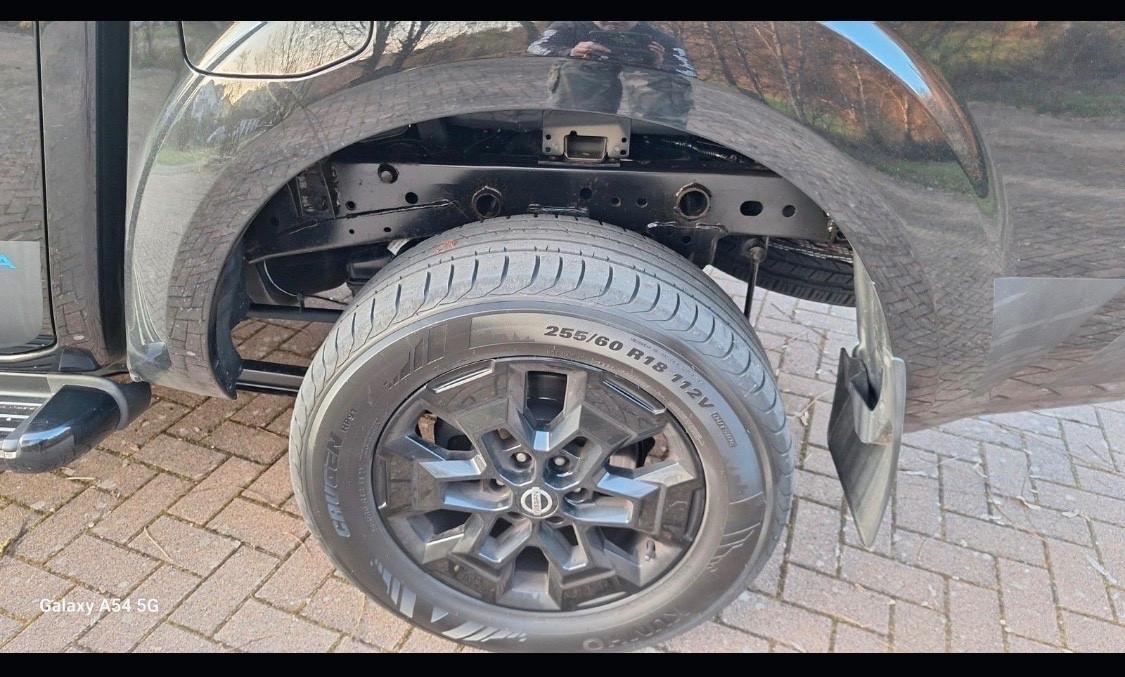 Nissan Navara 2.3 dCi 190 CV 7AT 4WD Double Cab N-Guard