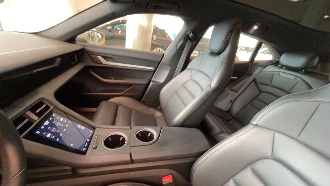 Porsche Taycan Spettacolare Taycan Cross Turismo 4 476cv