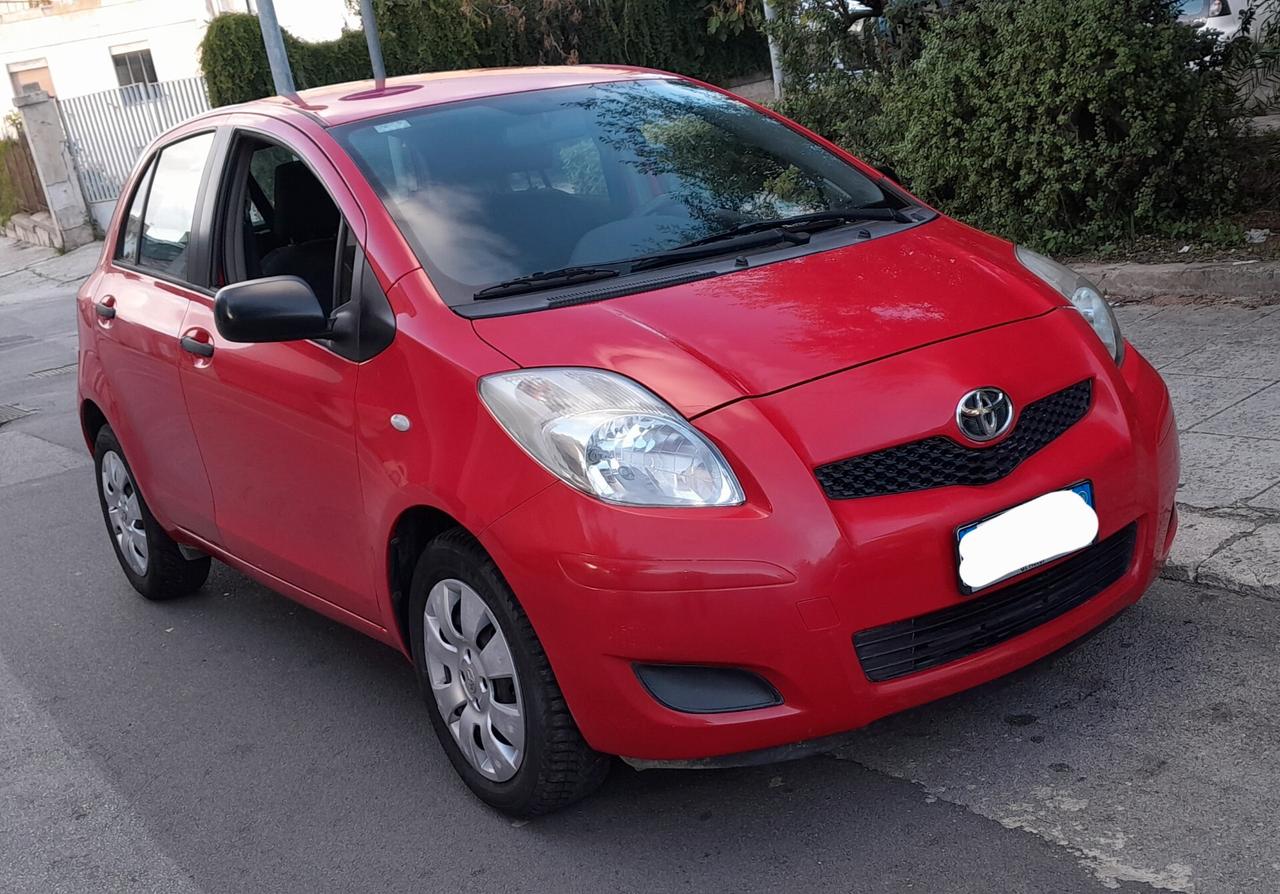 Toyota Yaris benzina 1.0 x neo patentati