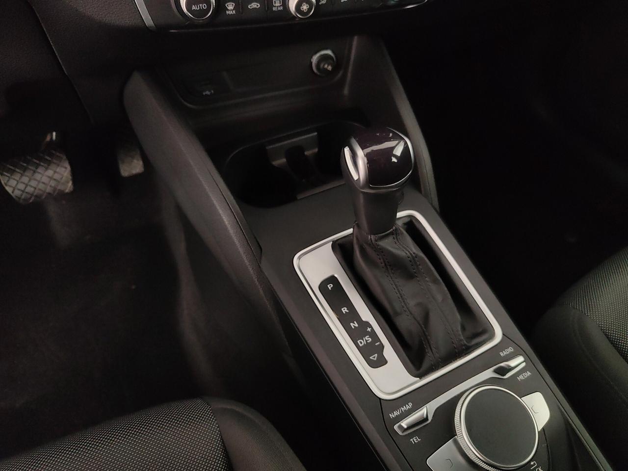 Audi Q2 35 TDI S tronic Business