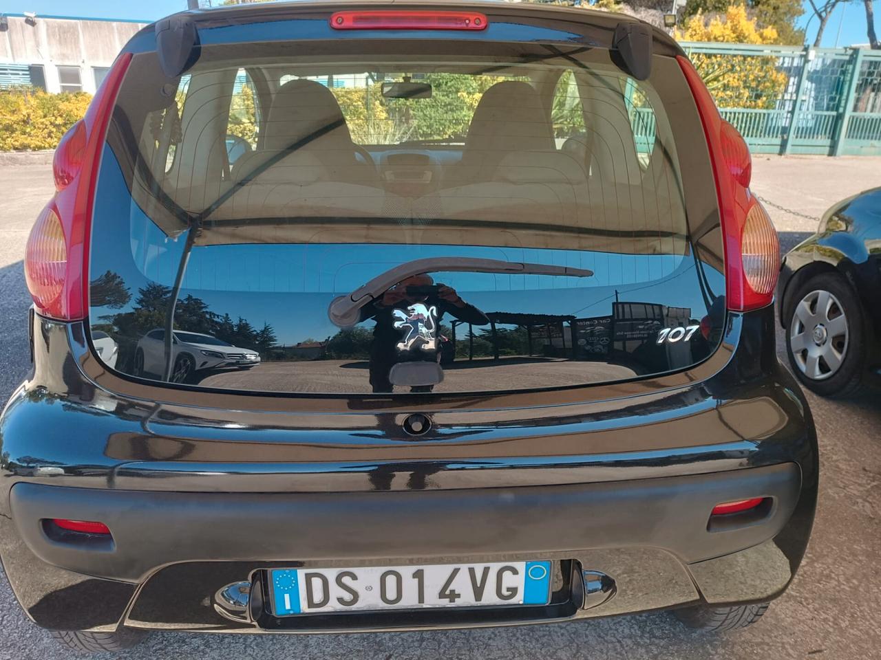 Peugeot 107 1.0 Aut Uni Pro Gar Rate