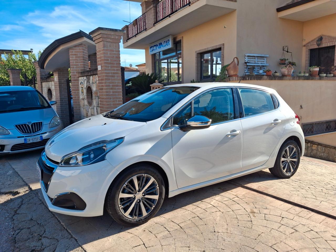 Peugeot 208 BlueHDi 75 5 porte Allure neopatentati