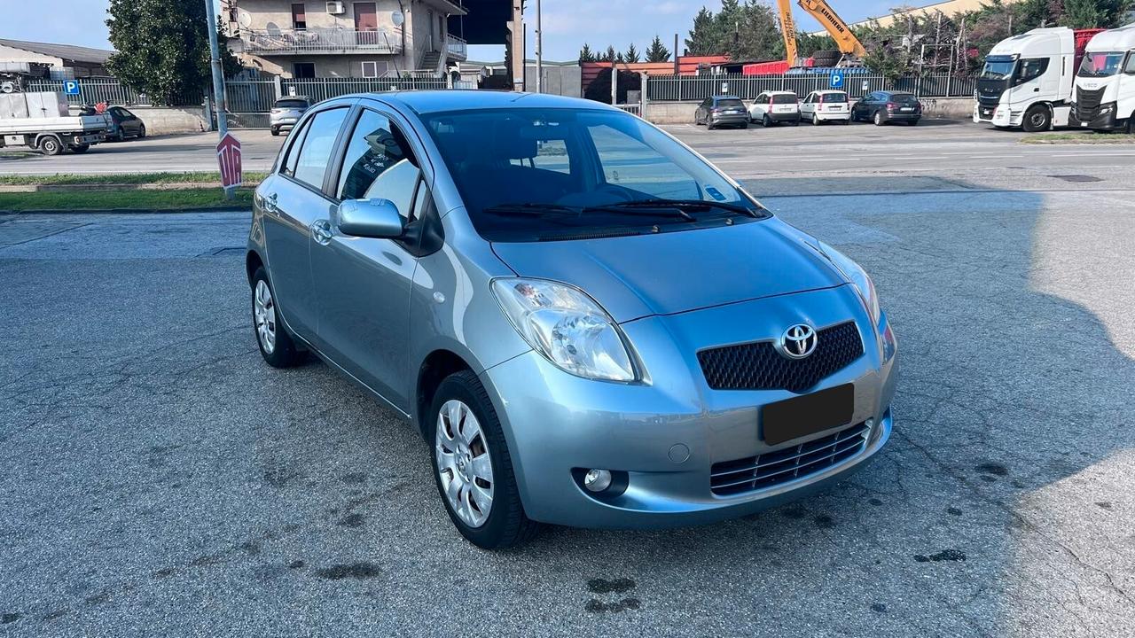 Toyota Yaris 1.0 5 porte Sol