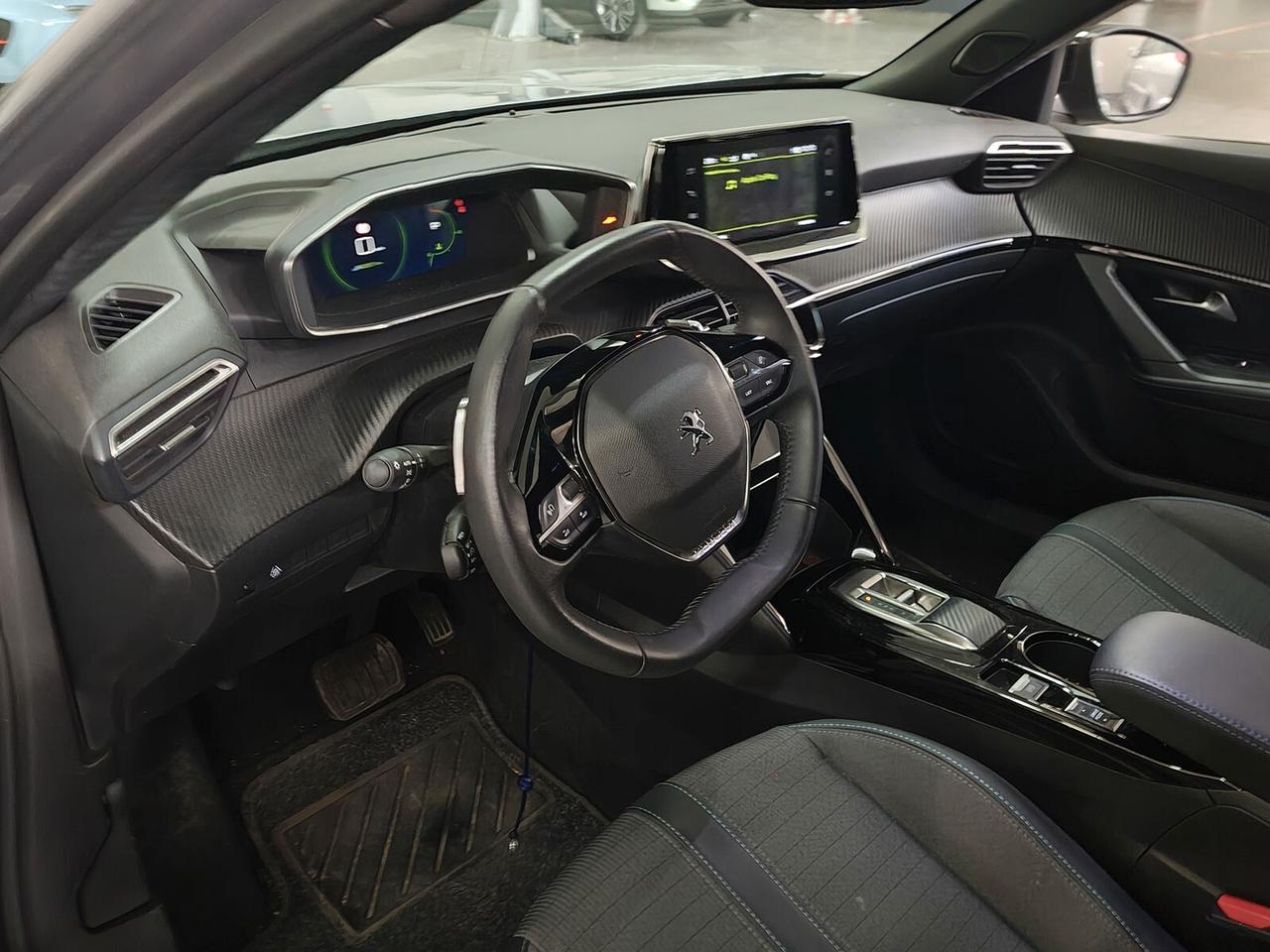 Peugeot 2008 BlueHDi 130 S&S EAT8 Allure