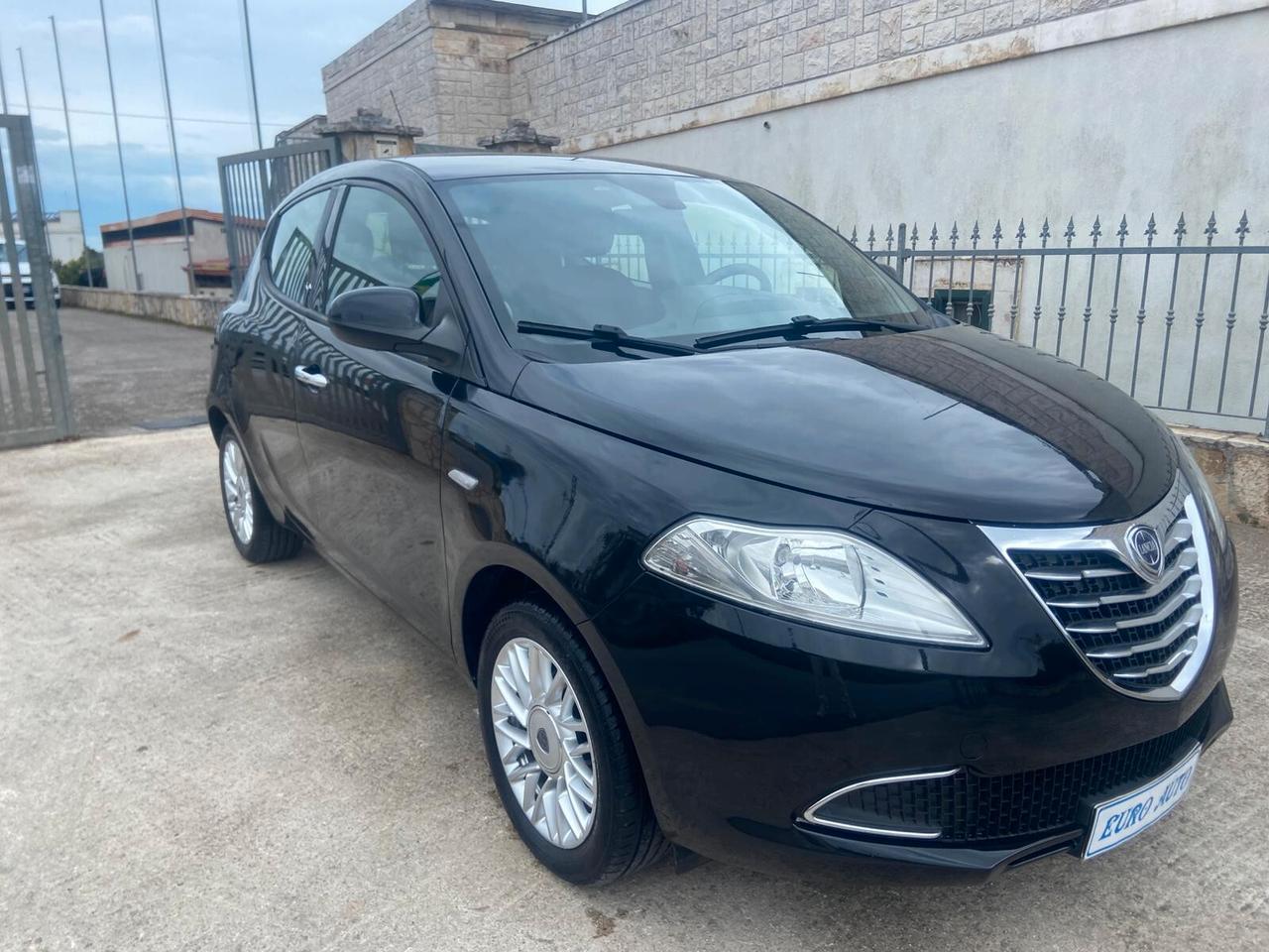 Lancia Ypsilon 1.2 69 CV 5 porte Platinum