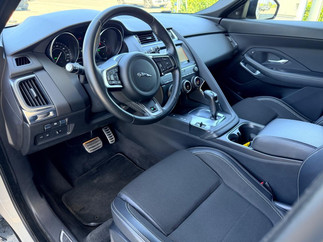 Jaguar E-Pace 2.0D 150 CV AWD aut. R-Dynamic HSE gesso