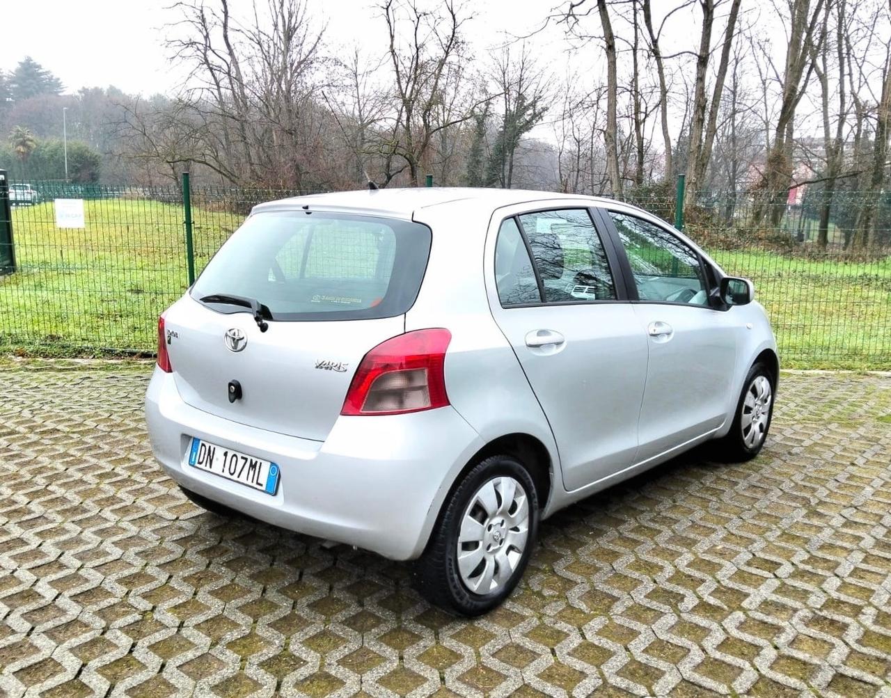 Toyota Yaris 1.0 69Cv 5 porte Sol*Clima*Neopatentati