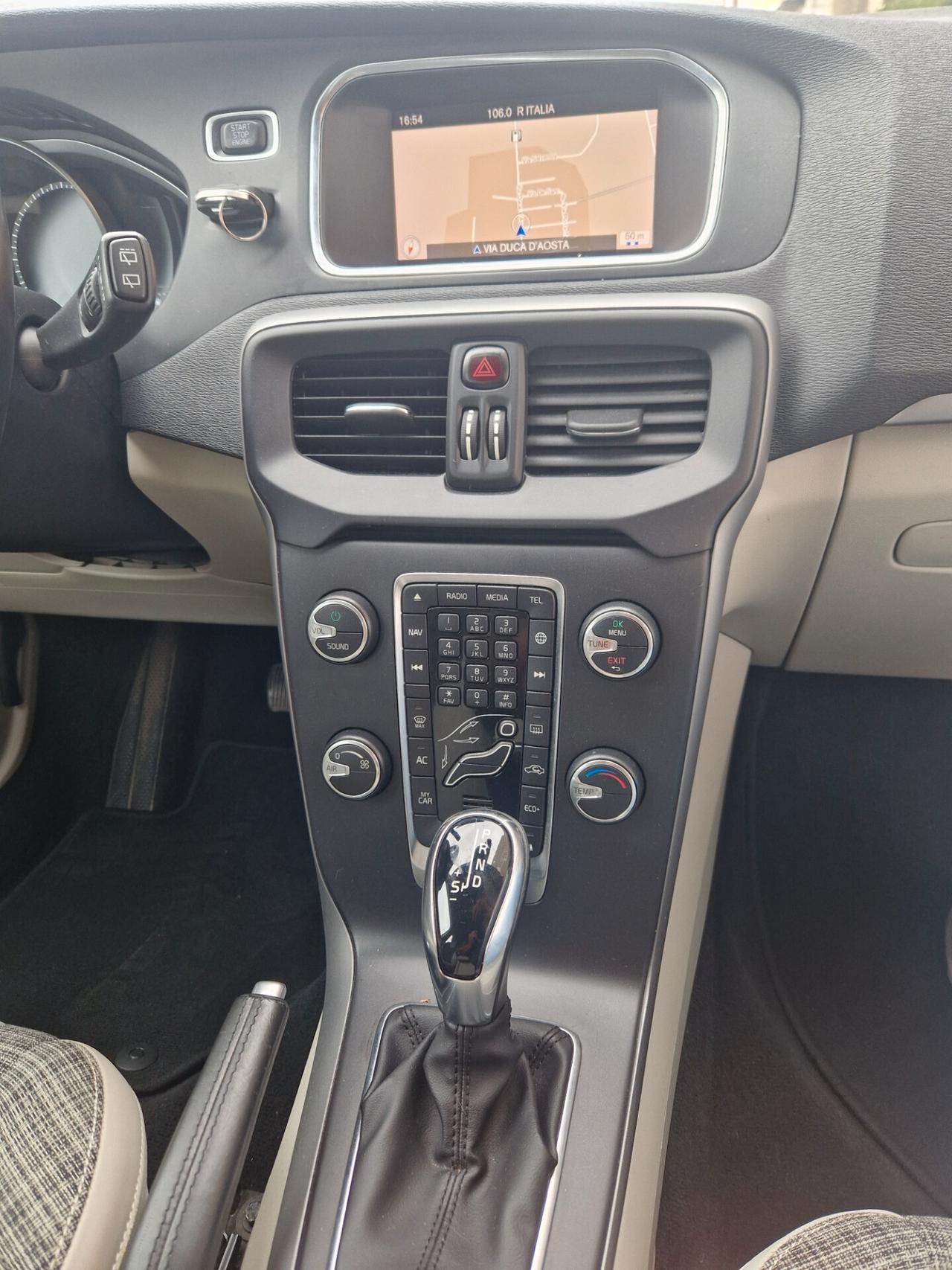 Volvo V40 D2