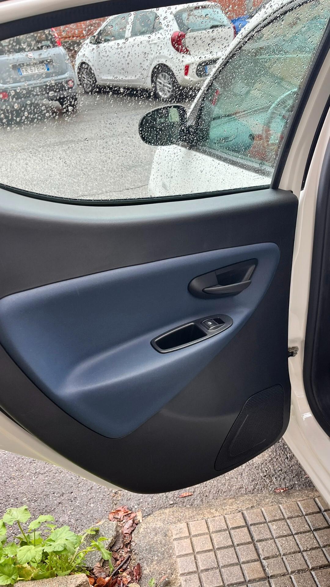 Lancia Ypsilon 1.0 2024 Platinum