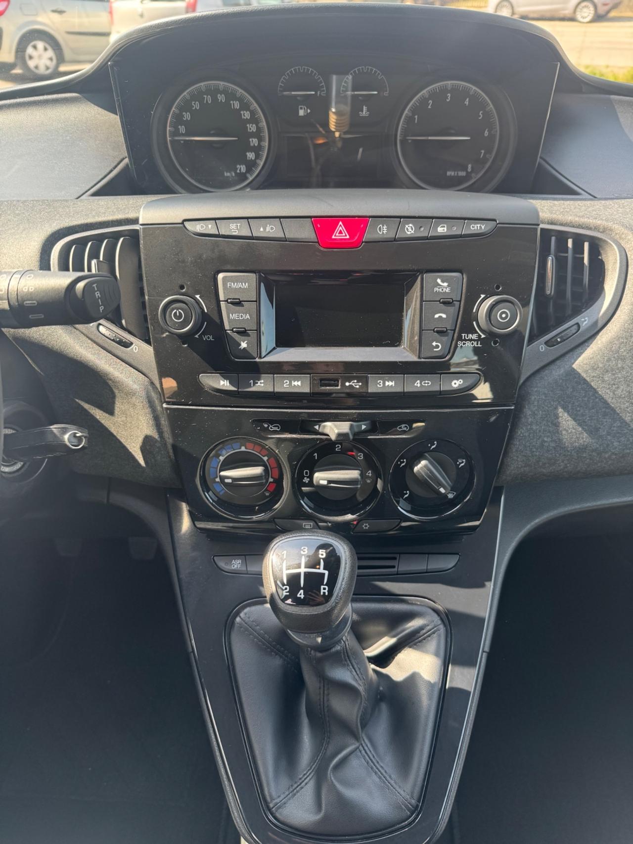 Lancia Ypsilon 1.2 69 CV 5 porte S&S Platinum GARANZIA 24 MESI