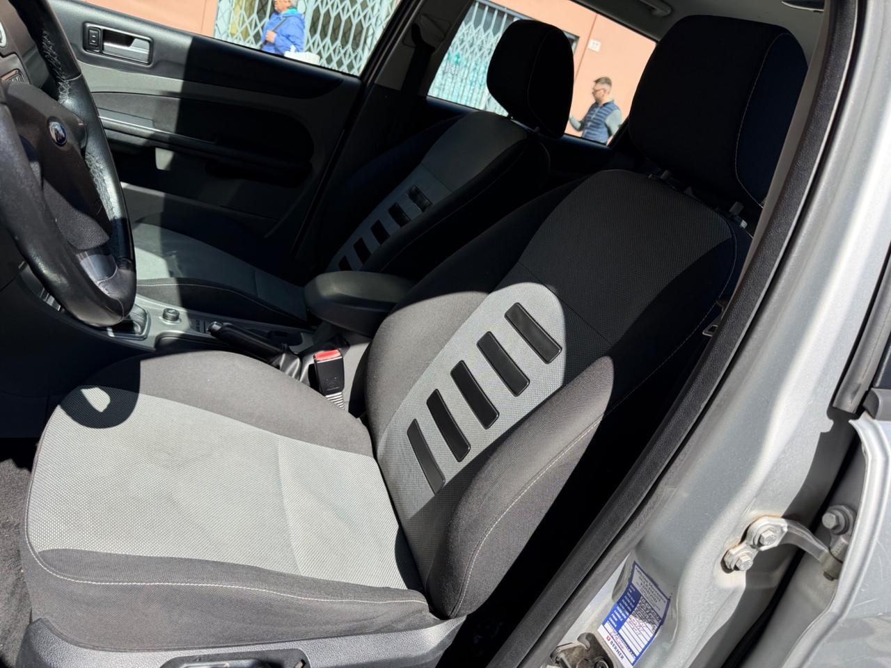 Ford Focus 1.6 TDCi 115 CV neopatentati - euro5 2011