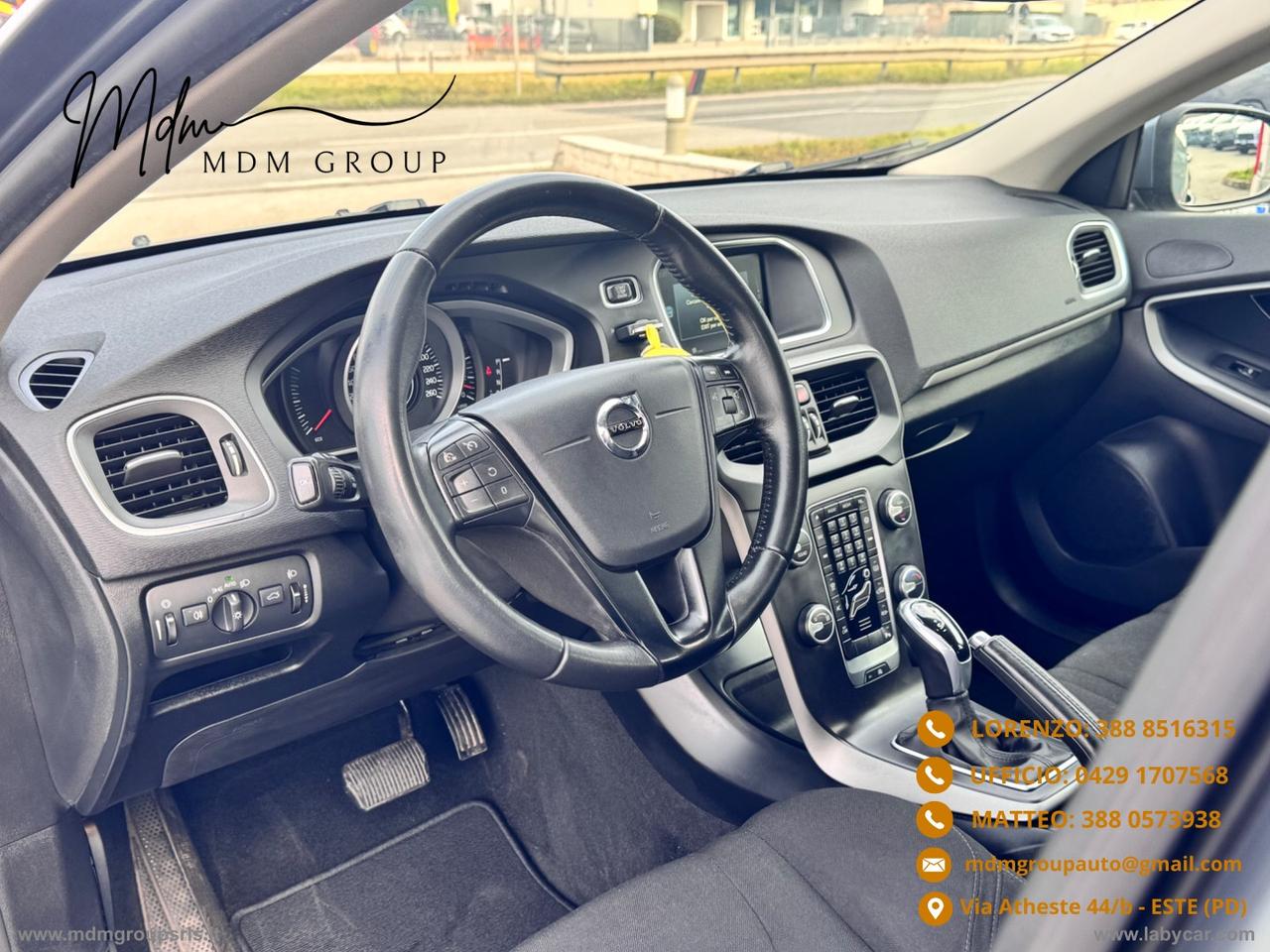 VOLVO V40 D2 Geartronic R-design Momentum