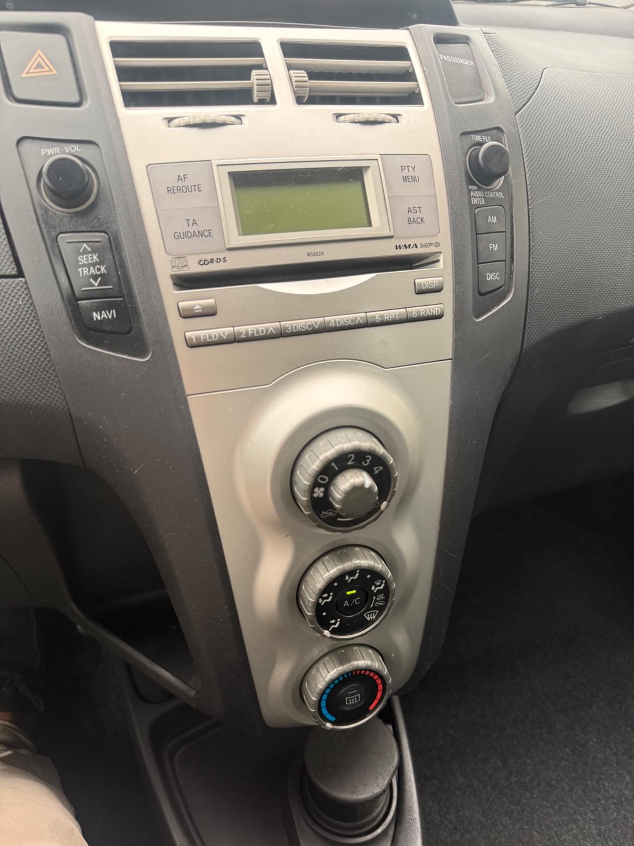 Toyota Yaris 1.0 5P. NEOPATENTATI NO BLOCCHI