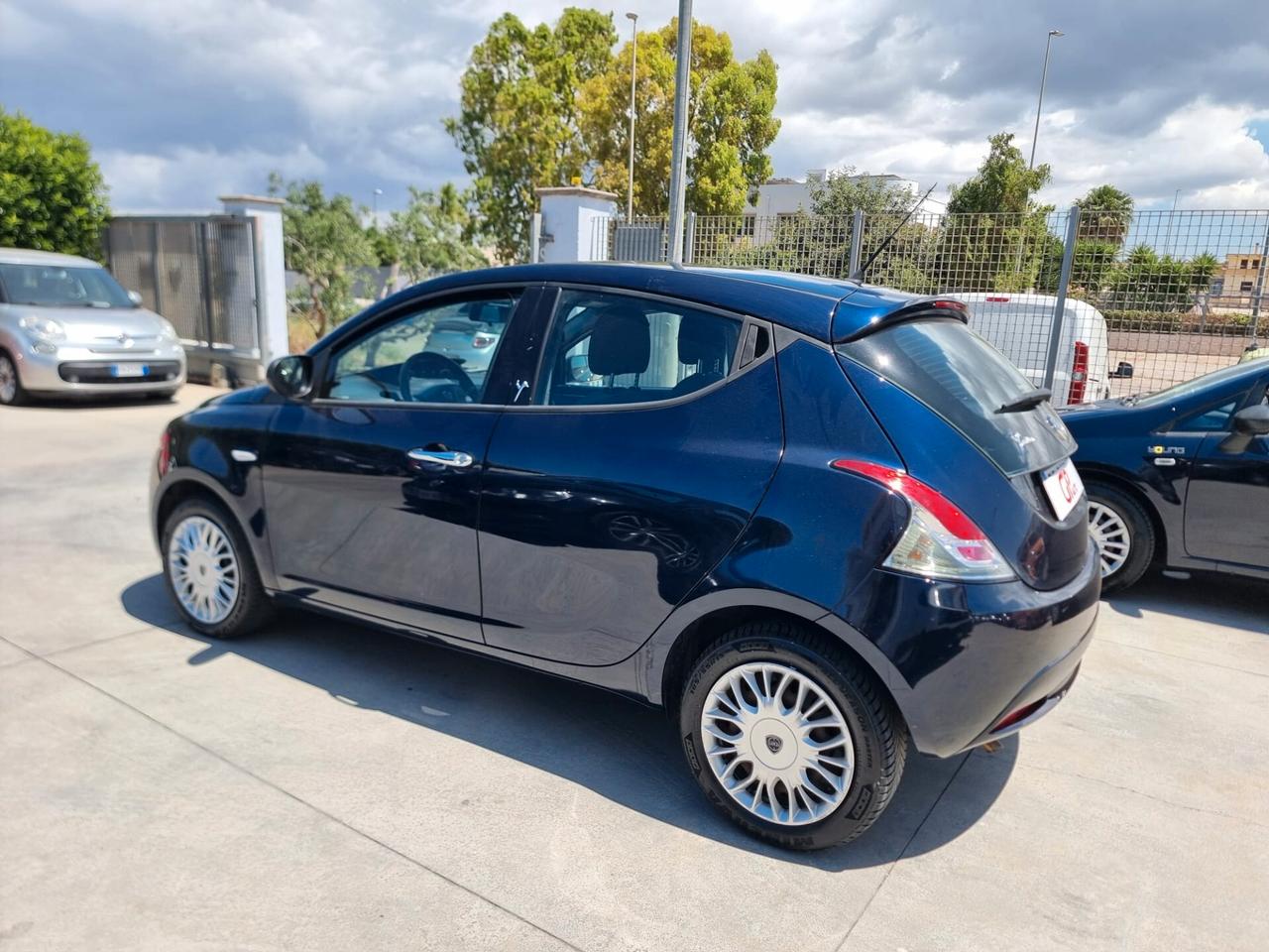 Lancia Ypsilon 1.2 69 CV 5 porte Silver KM 64000