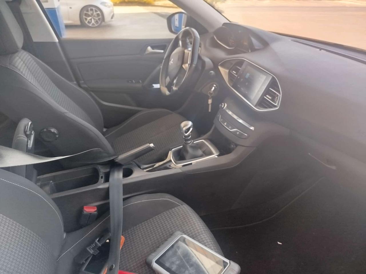 Peugeot 308 BlueHDi 120 S&S SW Business
