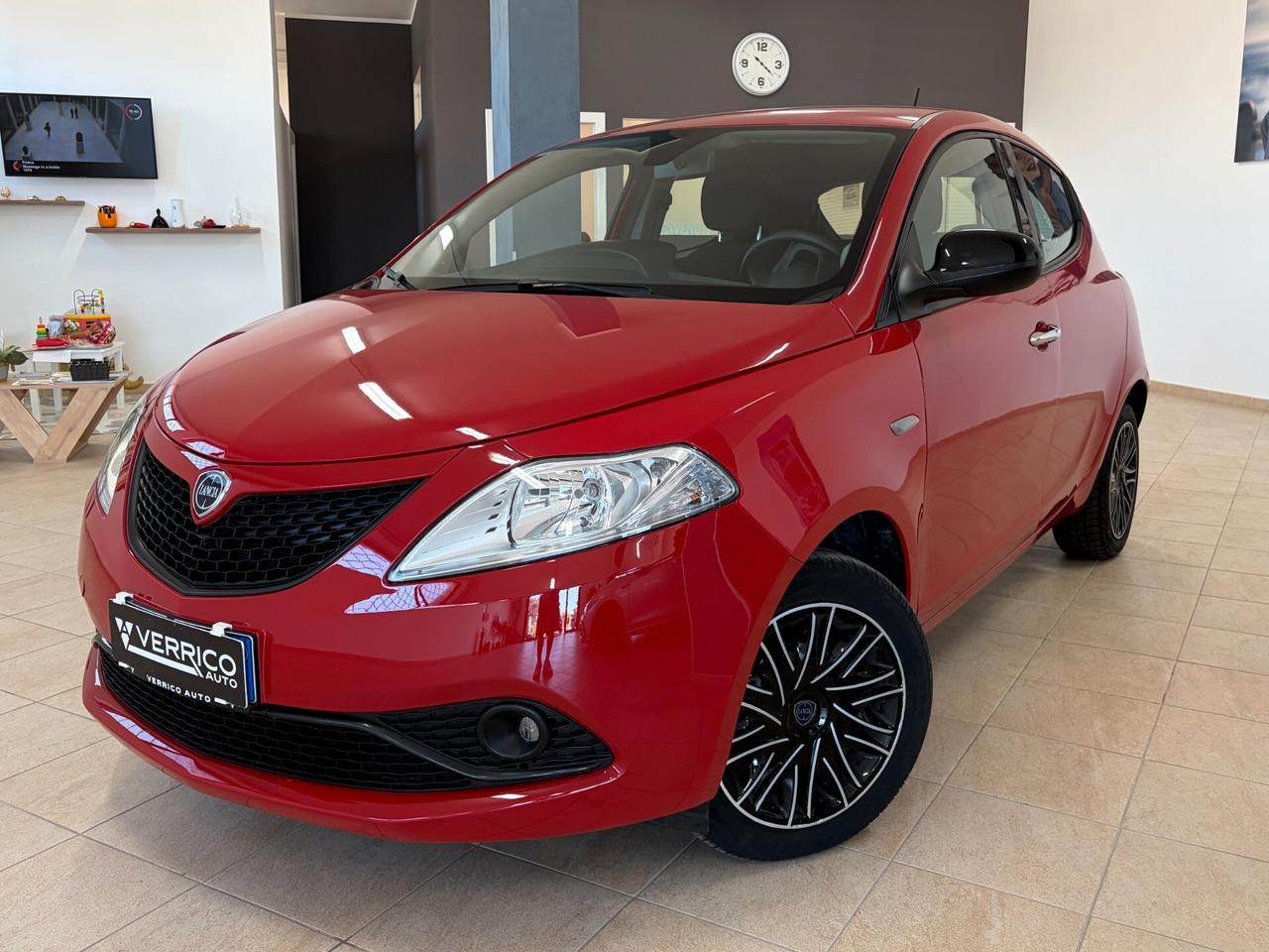 Lancia Ypsilon 1.0 FireFly 5 porte S&S Hybrid Ecochic Silver
