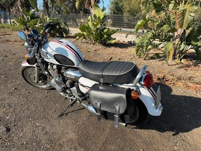 Triumph Thunderbird 900