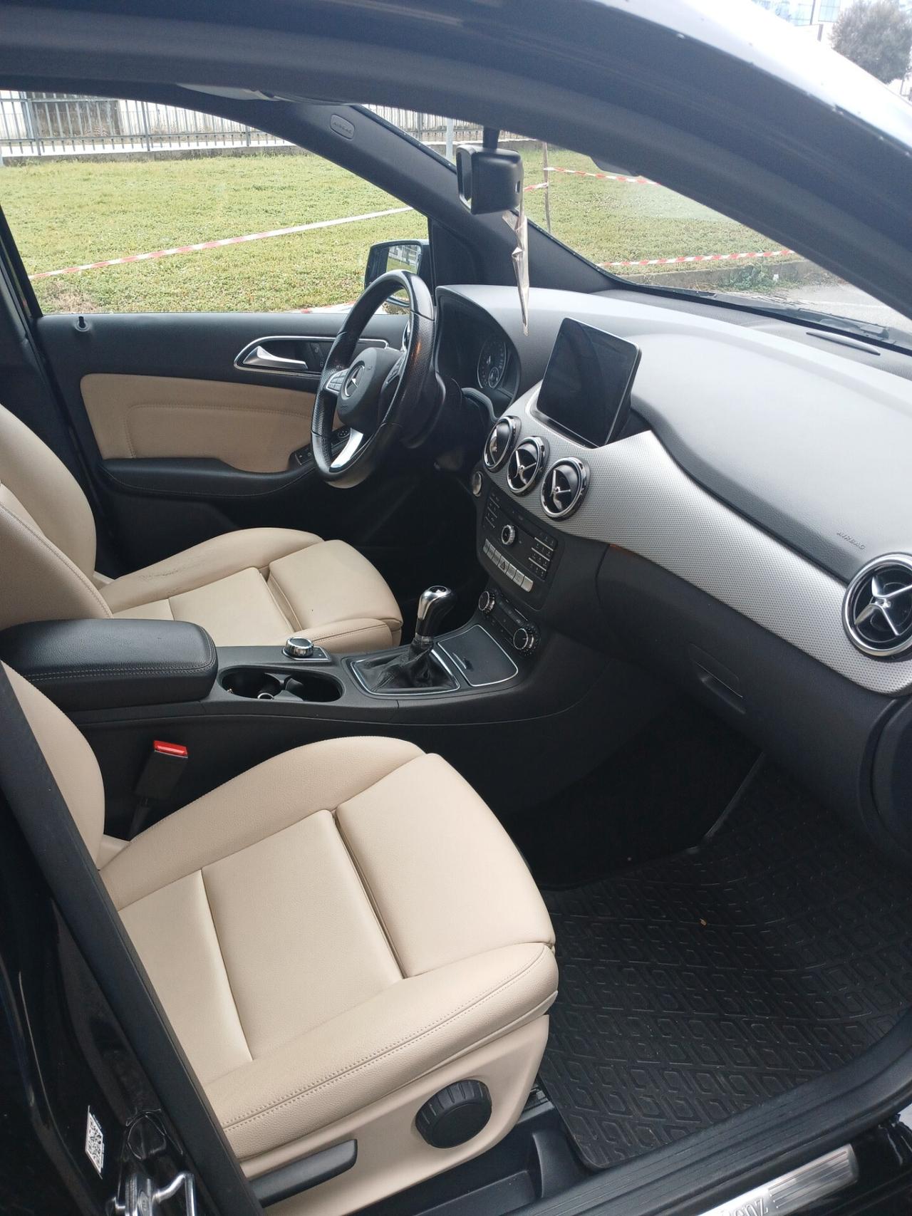 Mercedes-benz B 200 Premium MODEL 2019