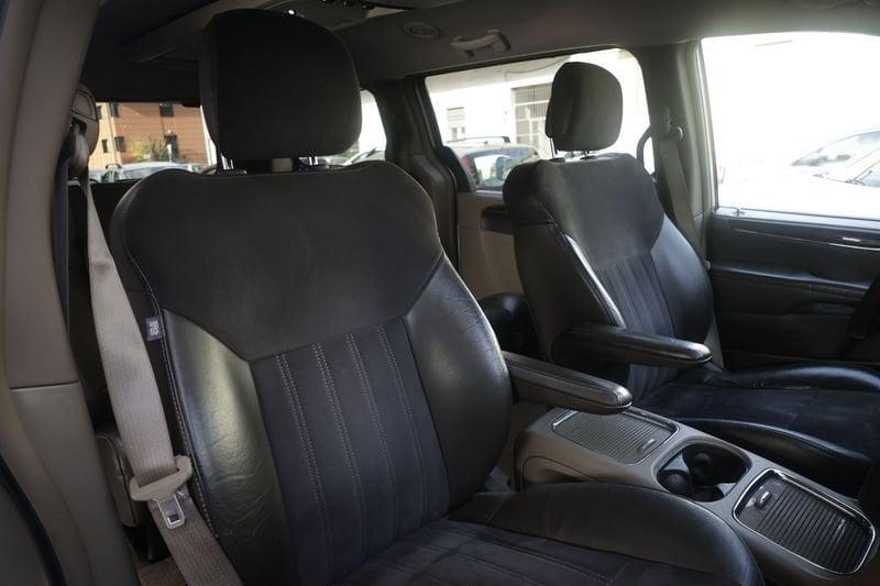 Lancia Voyager Lancia Voyager 2.8 Turbodiesel Platinum 163 CV ANNO 2013