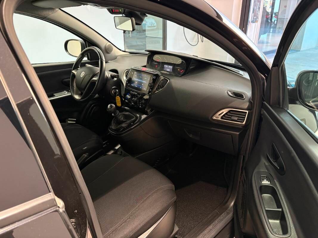 Lancia Ypsilon III 1.0 firefly hybrid Gold s&s 70cv 5p.ti