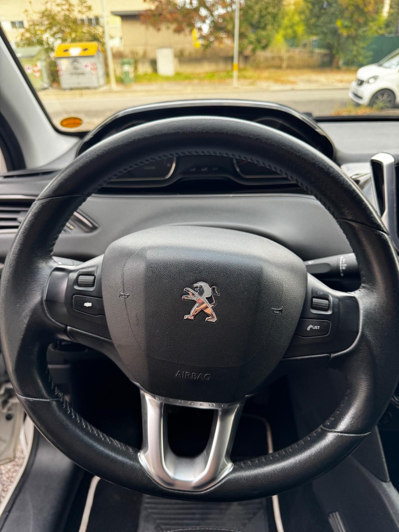 Peugeot 208 1.4 HDi 68 CV 5 porte Neopatentati