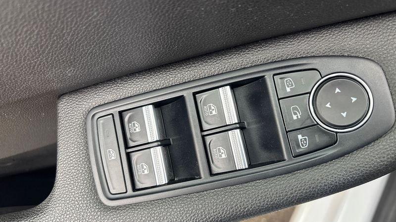 Renault Clio 5 Porte 1.6 E-TECH Hybrid 140cv Zen Auto