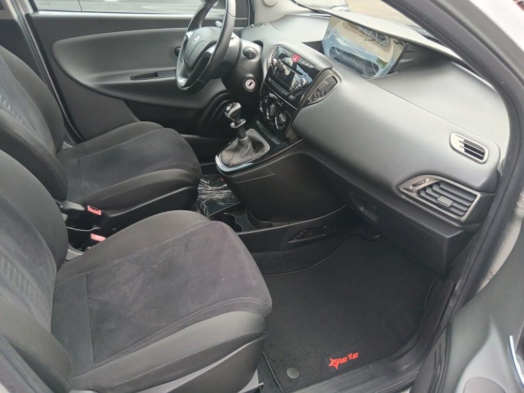 Lancia Ypsilon 1.2 69 CV Unyca