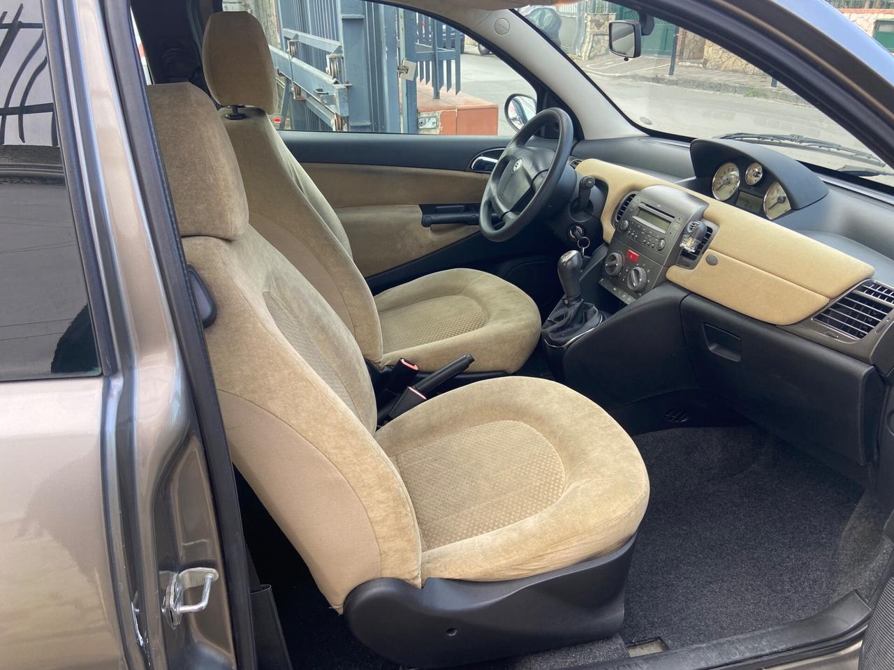 Lancia Ypsilon 1.3 Multijet 16V Argento. 3p